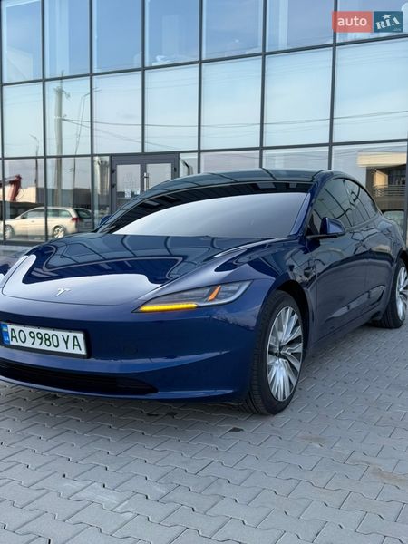 Седан Tesla Model 3 2025 в Хусте