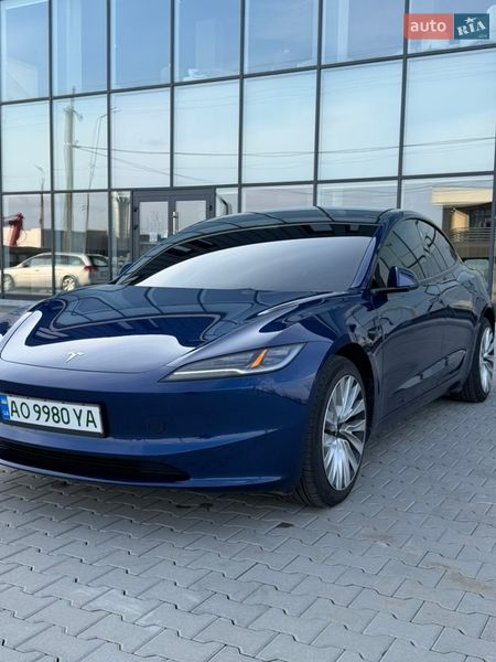 Седан Tesla Model 3 2025 в Хусте