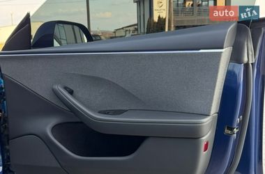 Седан Tesla Model 3 2025 в Хусте