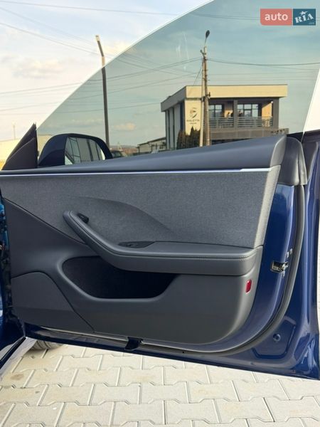 Седан Tesla Model 3 2025 в Хусте