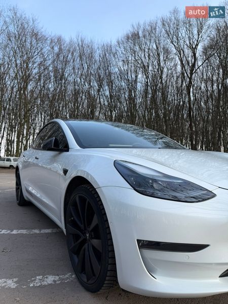 Седан Tesla Model 3 2022 в Львове