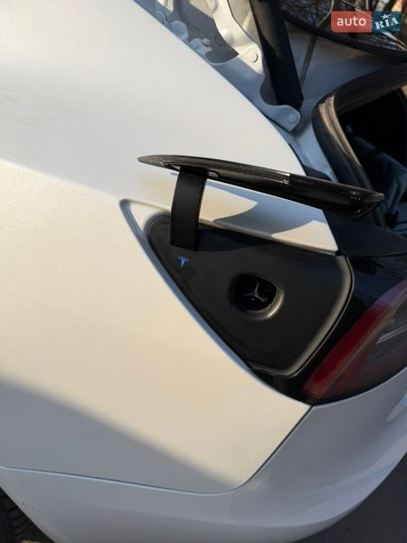 Седан Tesla Model 3 2022 в Львове