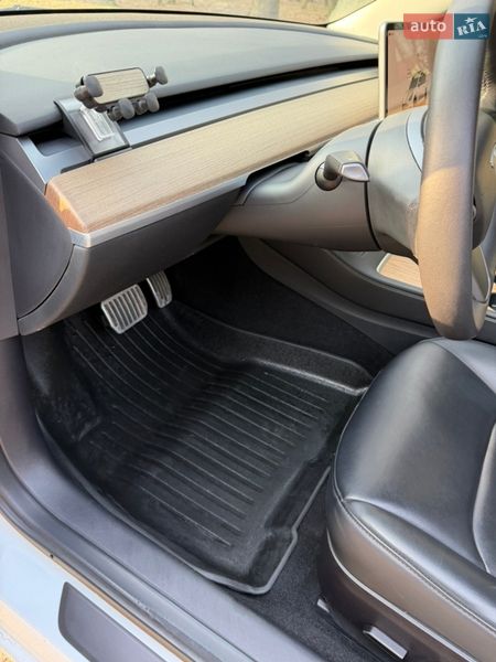 Седан Tesla Model 3 2022 в Львове