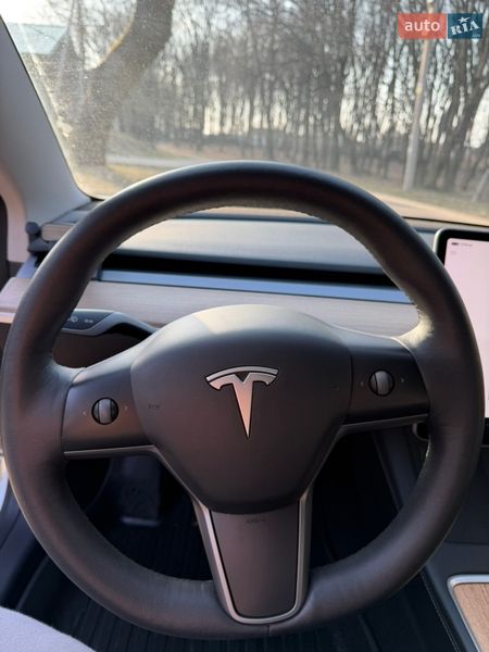 Седан Tesla Model 3 2022 в Львове