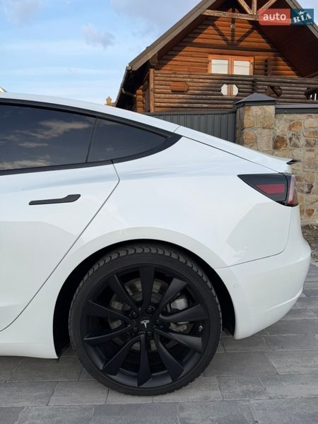 Седан Tesla Model 3 2022 в Львове