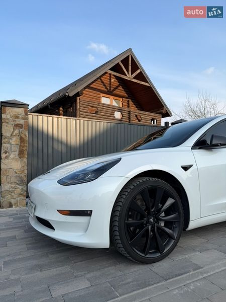 Седан Tesla Model 3 2022 в Львове