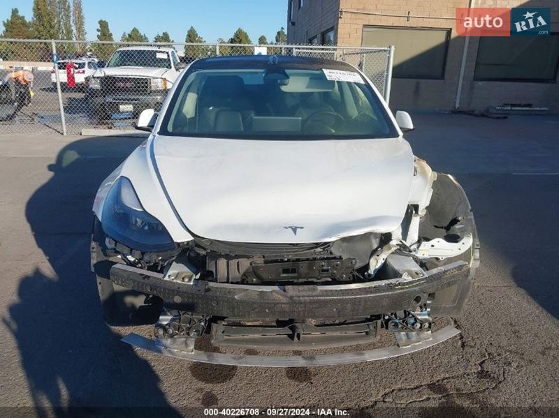 Седан Tesla Model 3 2022 в Львове