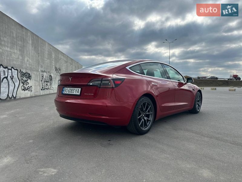 Седан Tesla Model 3 2019 в Львові