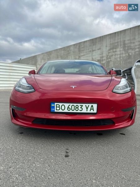 Седан Tesla Model 3 2019 в Львові