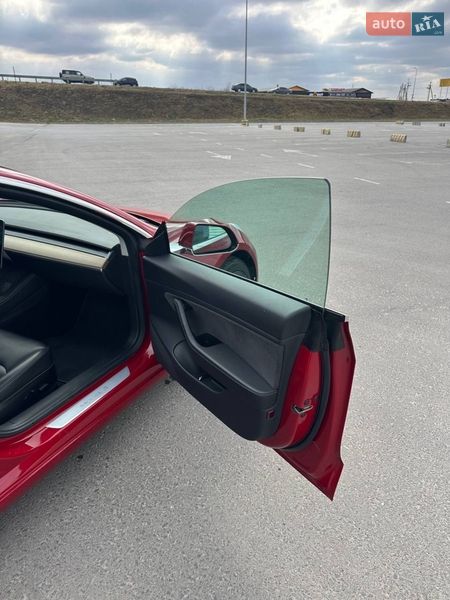 Седан Tesla Model 3 2019 в Львові