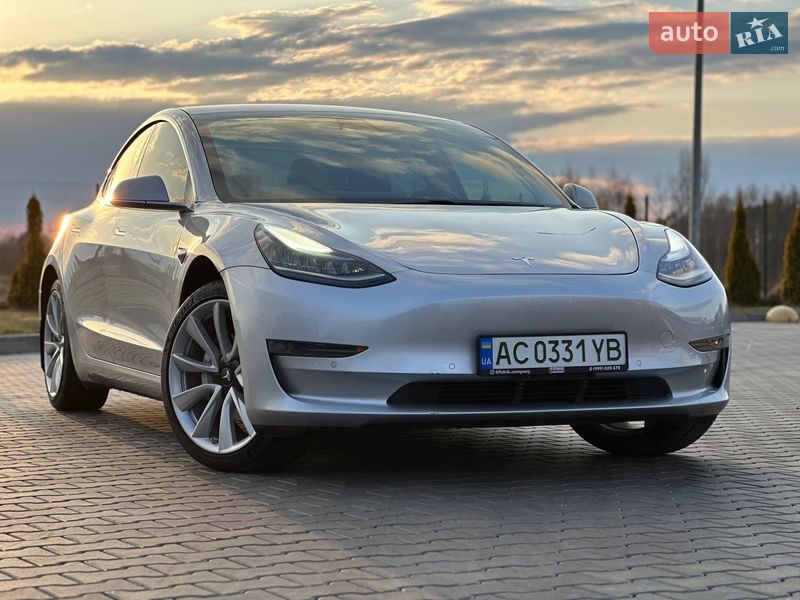 Седан Tesla Model 3 2017 в Луцьку