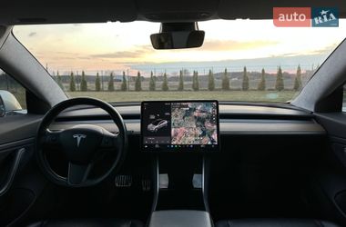 Седан Tesla Model 3 2017 в Луцьку