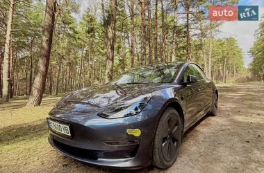 Седан Tesla Model 3 2022 в Львове