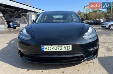 Седан Tesla Model 3 2019 в Львові