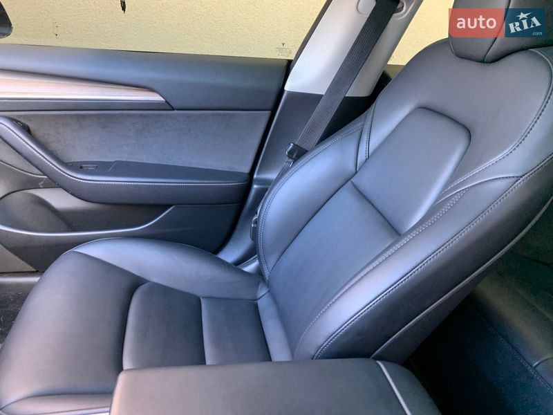 Седан Tesla Model 3 2023 в Киеве