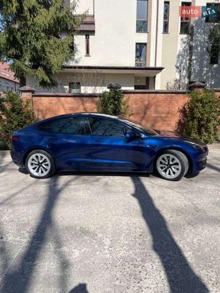 Седан Tesla Model 3 2022 в Львове