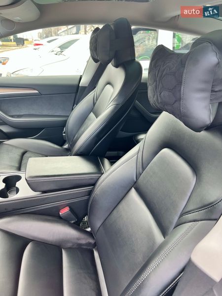 Седан Tesla Model 3 2023 в Луцьку