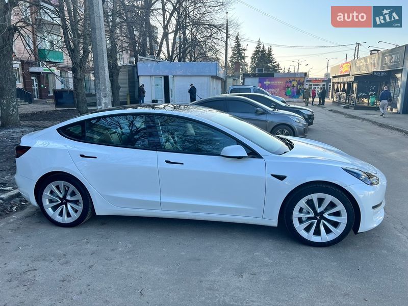 Седан Tesla Model 3 2023 в Луцьку