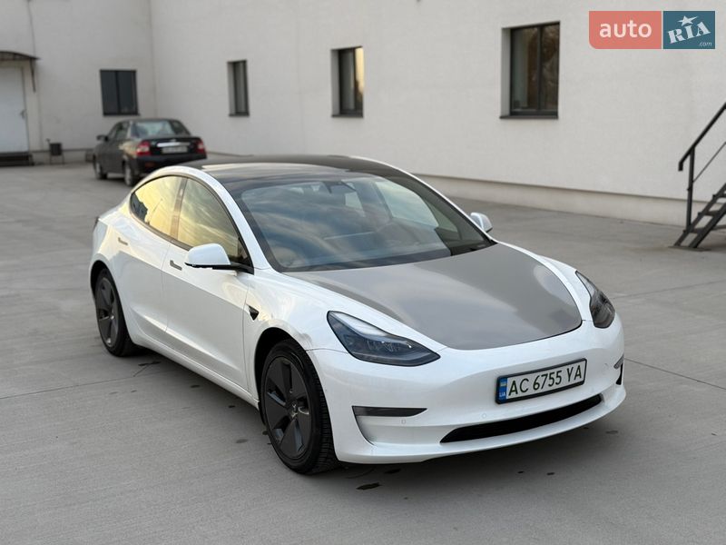 Седан Tesla Model 3 2021 в Луцке
