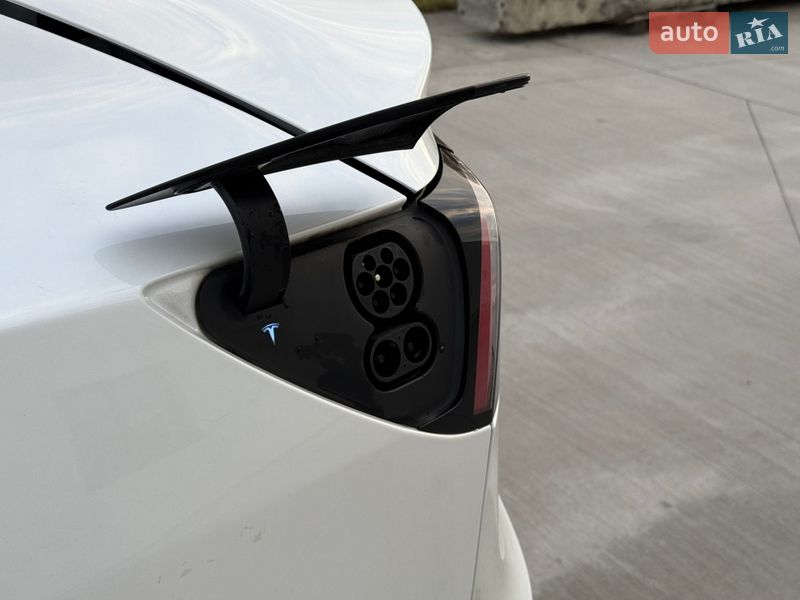 Седан Tesla Model 3 2021 в Луцке