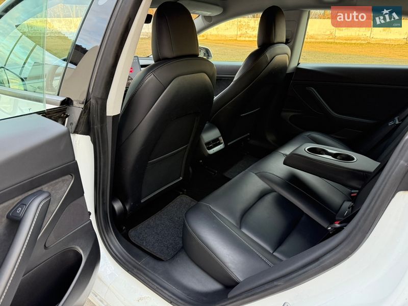 Седан Tesla Model 3 2021 в Луцке