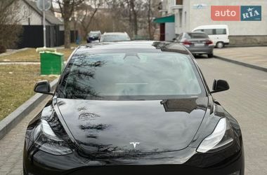 Седан Tesla Model 3 2021 в Звягеле