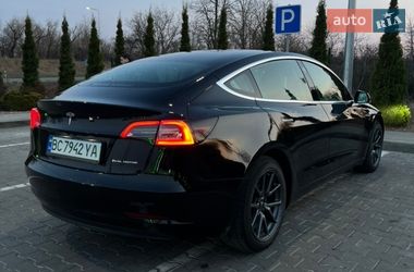 Седан Tesla Model 3 2019 в Львове