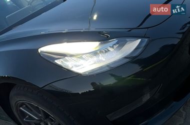 Седан Tesla Model 3 2019 в Львове