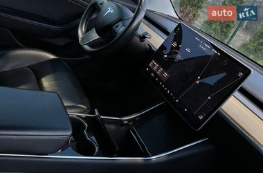 Седан Tesla Model 3 2019 в Львове