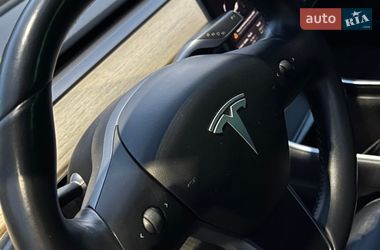 Седан Tesla Model 3 2019 в Львове