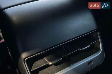 Седан Tesla Model 3 2019 в Львове