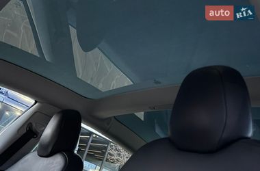 Седан Tesla Model 3 2019 в Львове