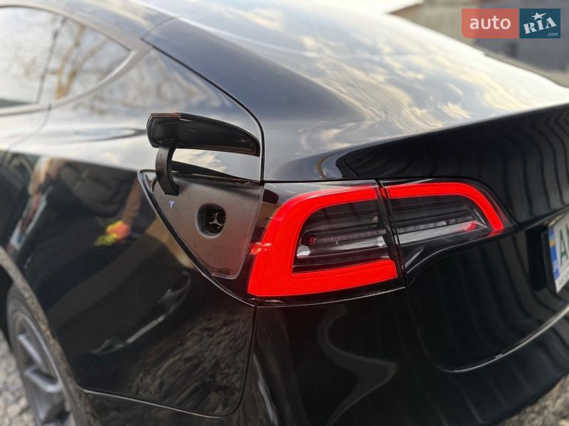 Седан Tesla Model 3 2022 в Івано-Франківську