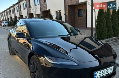 Седан Tesla Model 3 2024 в Черновцах