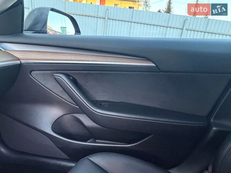 Седан Tesla Model 3 2023 в Яворові
