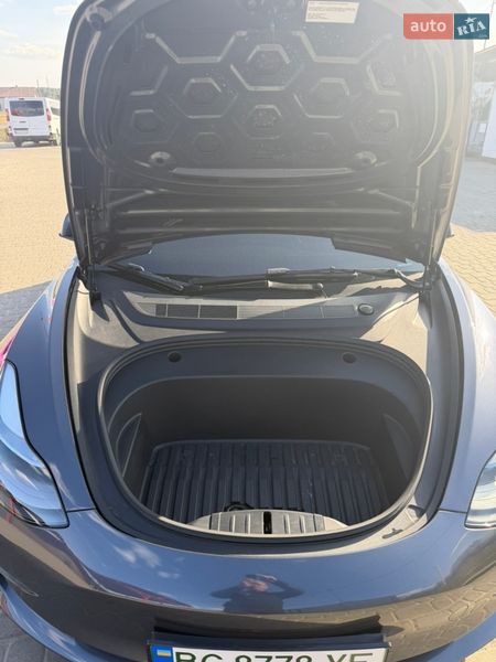Седан Tesla Model 3 2023 в Яворові