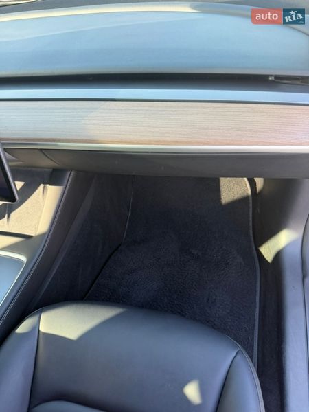 Седан Tesla Model 3 2023 в Яворові