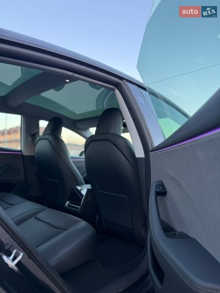 Седан Tesla Model 3 2025 в Києві