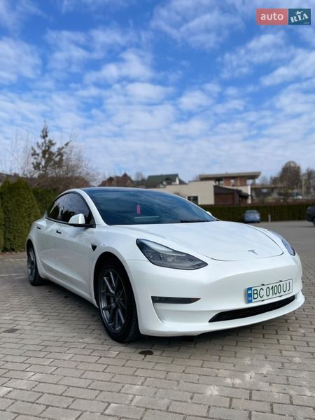 Седан Tesla Model 3 2022 в Львові