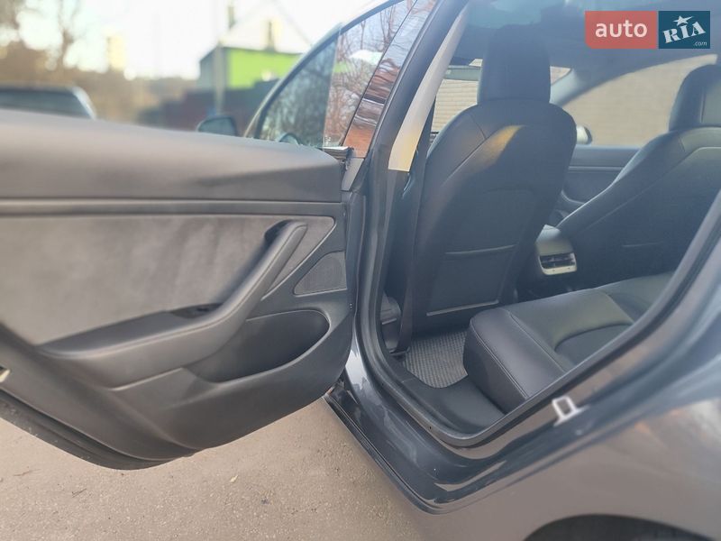 Седан Tesla Model 3 2020 в Киеве