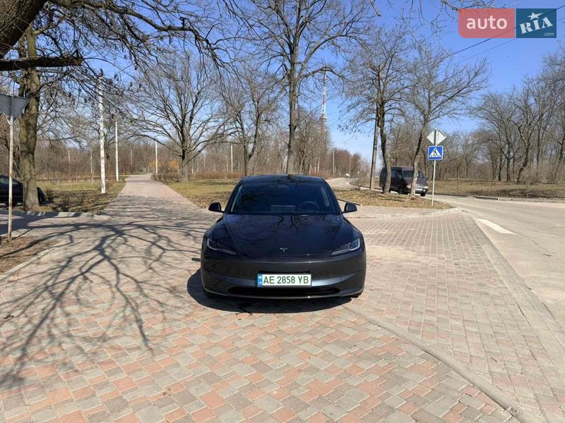 Седан Tesla Model 3 2024 в Кропивницькому