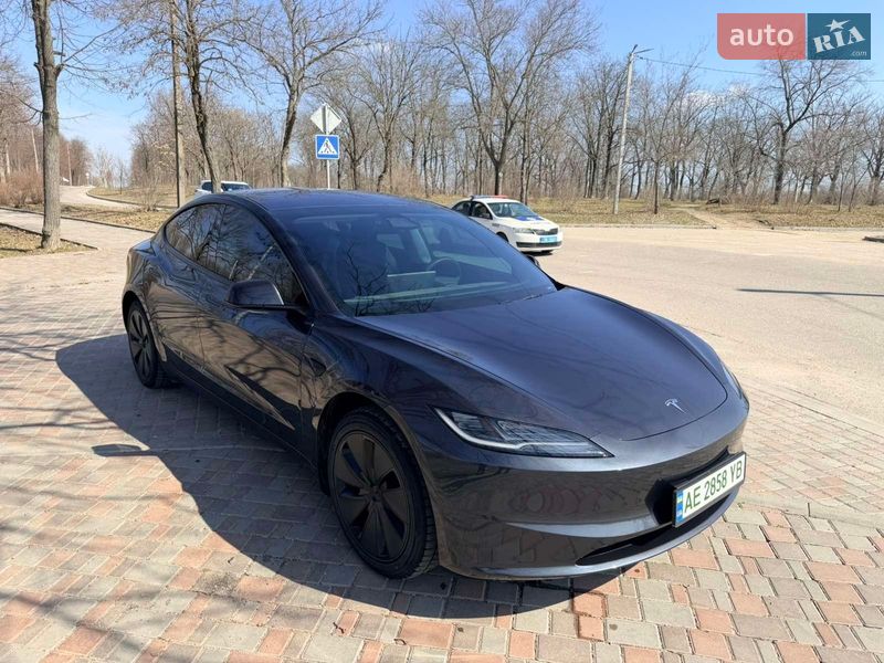Tesla Model 3 2024