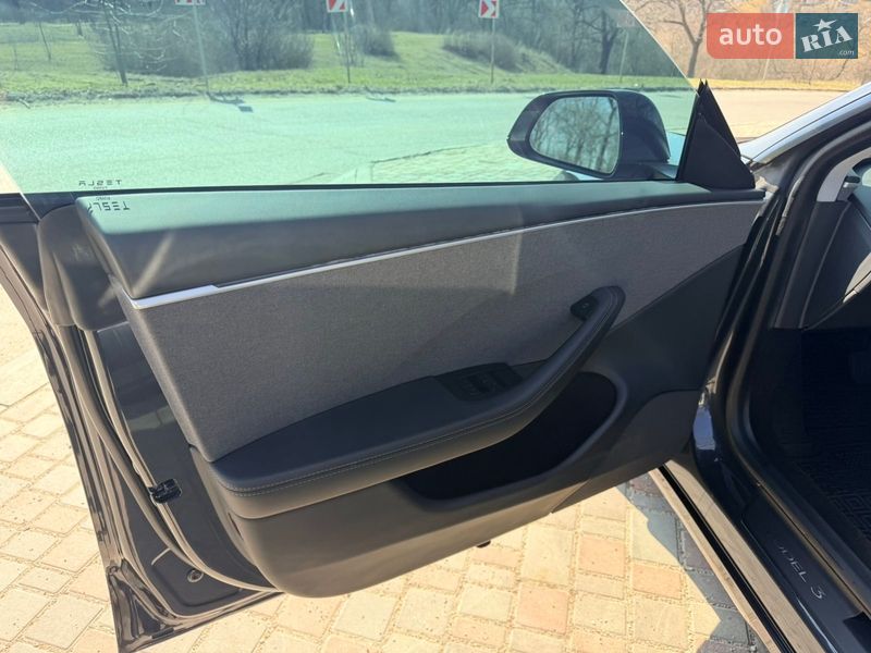 Седан Tesla Model 3 2024 в Кропивницькому