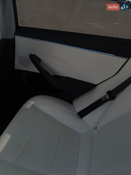 Седан Tesla Model 3 2025 в Києві