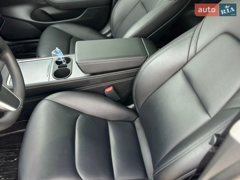 Седан Tesla Model 3 2022 в Яворове