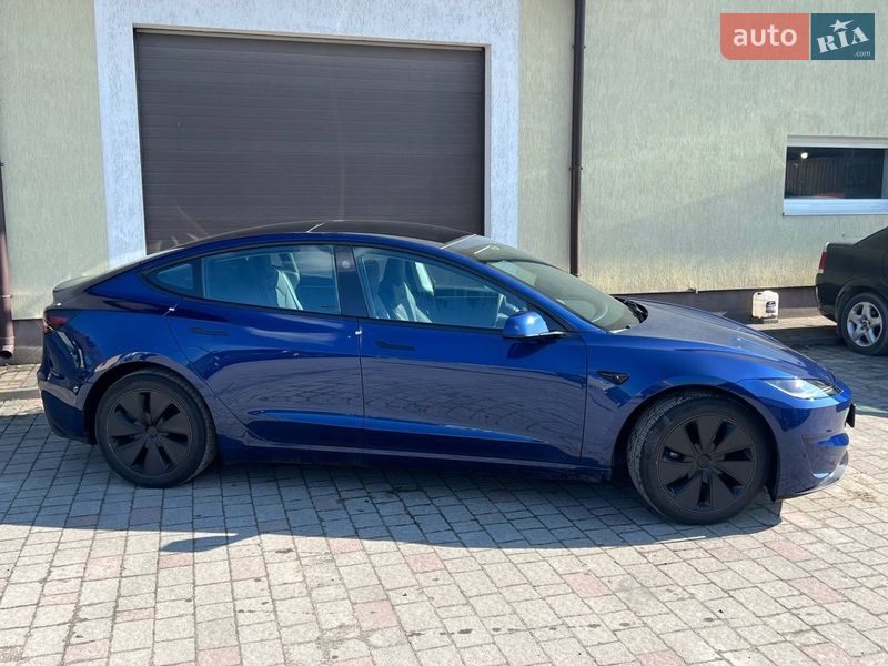 Седан Tesla Model 3 2024 в Львові