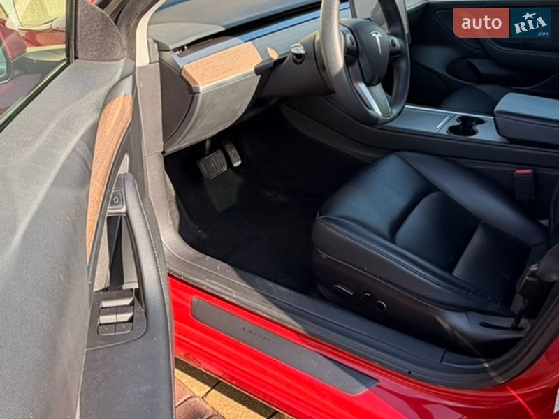 Седан Tesla Model 3 2022 в Виннице