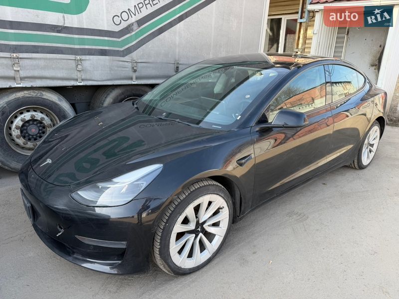 Седан Tesla Model 3 2021 в Киеве