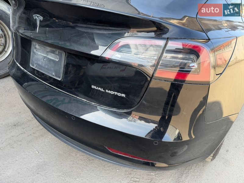 Седан Tesla Model 3 2021 в Киеве
