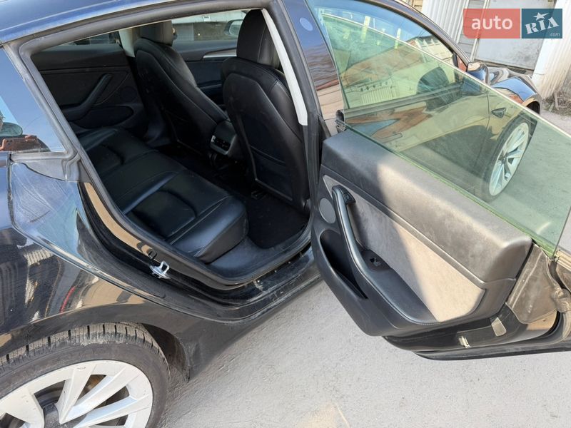 Седан Tesla Model 3 2021 в Киеве